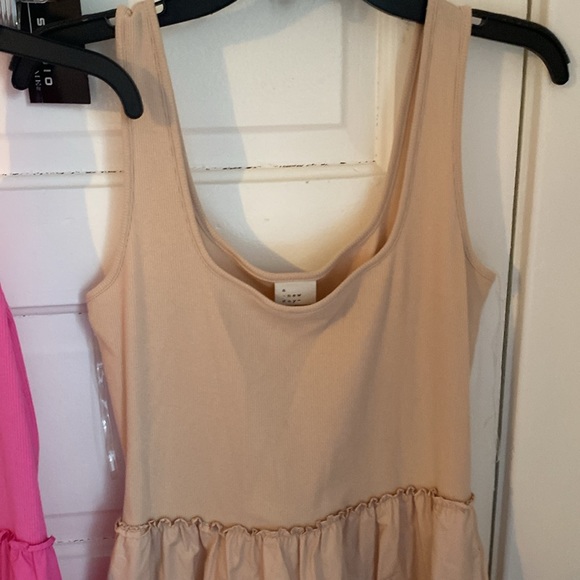 Dresses - Picture 3 of 5